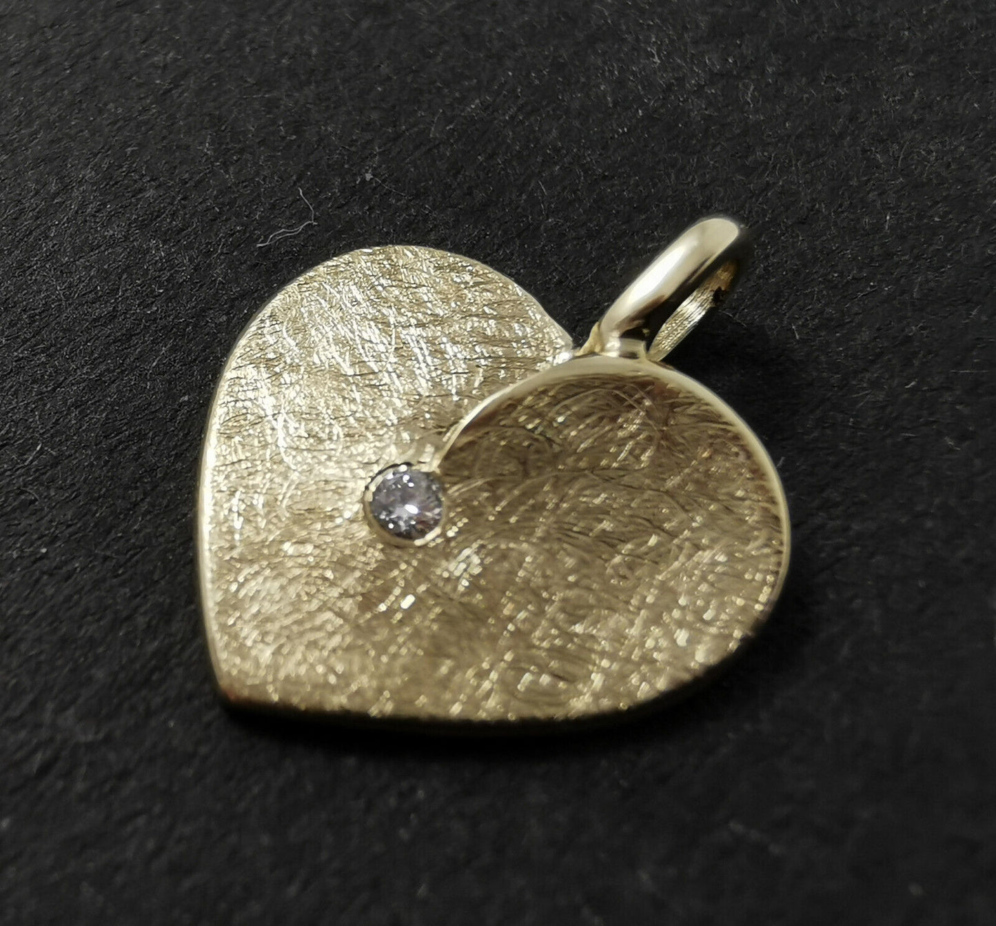 VIVA Anhänger Gelbgold 9 kt - Herz - Gewicht 0,86 gr. - Brillant 0,02 ct w/si