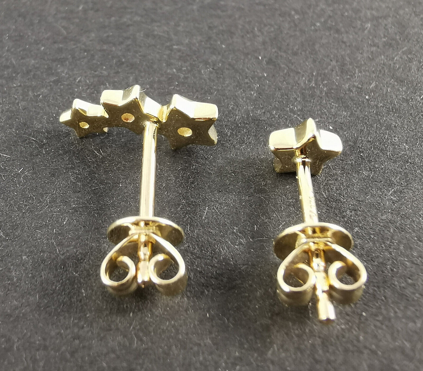 VIVA Ohrringe Gelbgold 9 kt - Gewicht 1,00 gr. - ungleiches Paar - Brillanten 0,061 ct w/si