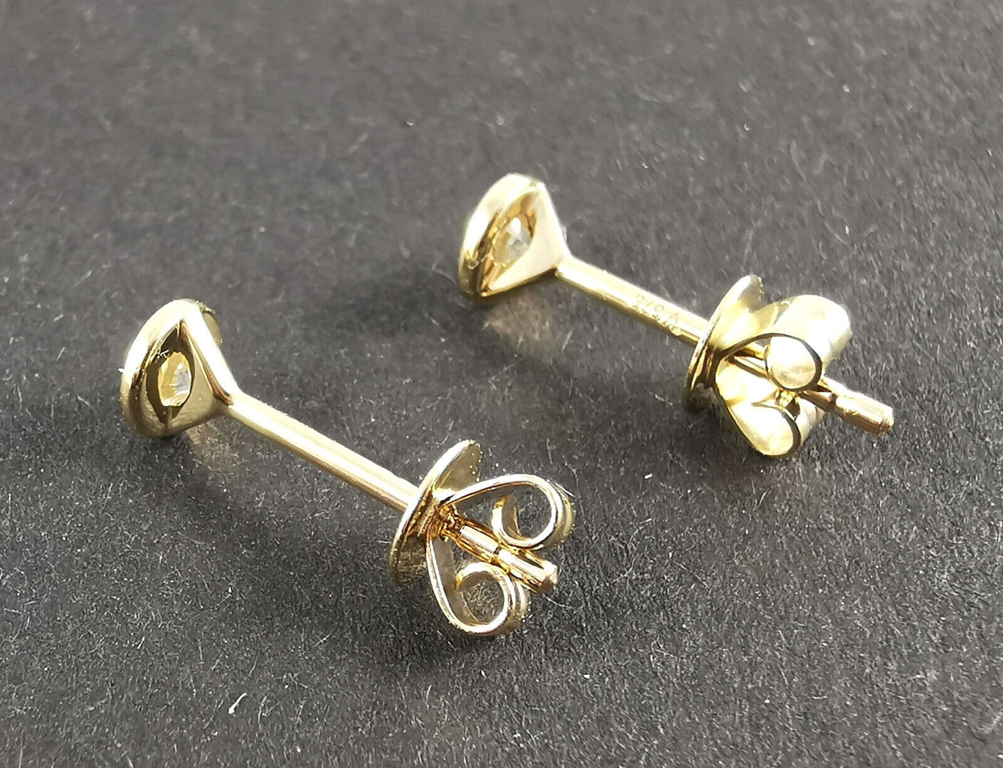 VIVA Ohrringe Gelbgold 9 kt - Gewicht 0,69 gr. - Ohrstecker rund - Brillanten 0,20 ct w/si