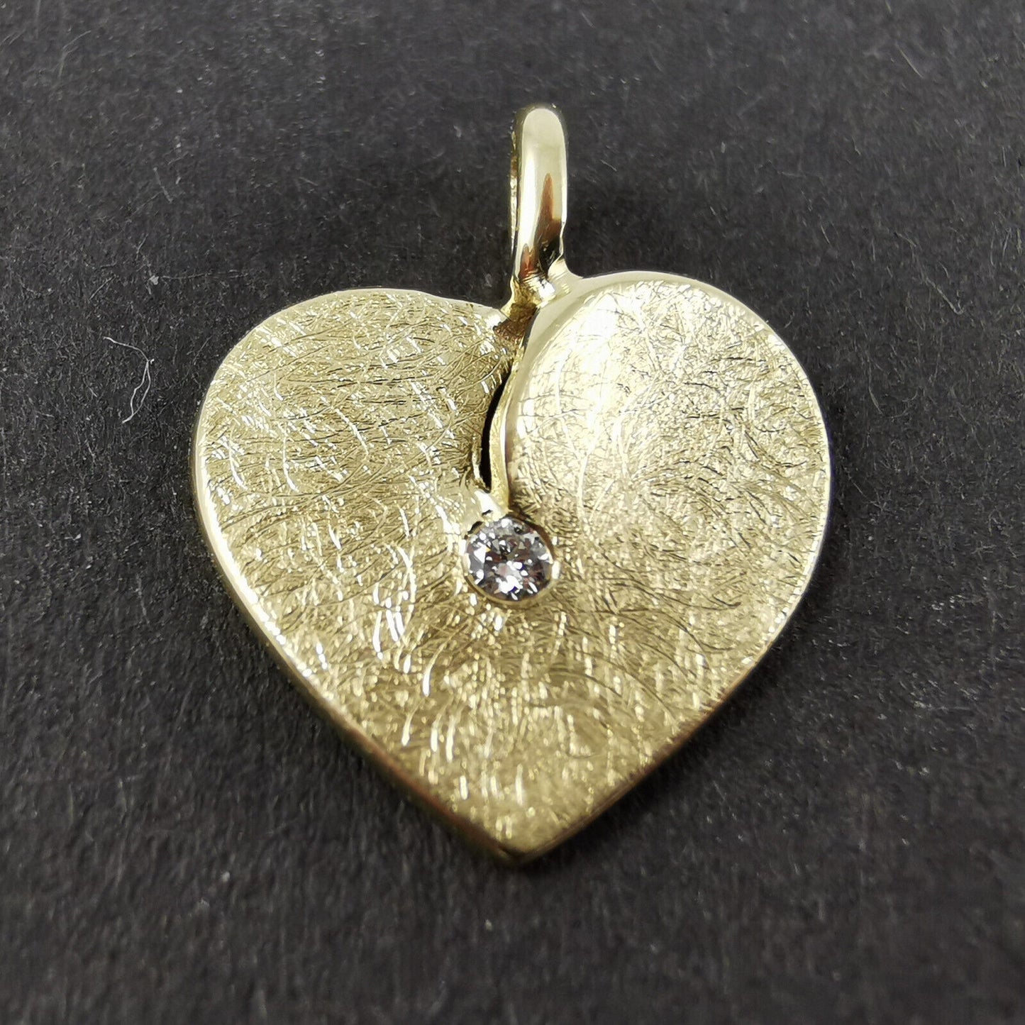 VIVA Anhänger Gelbgold 9 kt - Herz - Gewicht 0,86 gr. - Brillant 0,02 ct w/si