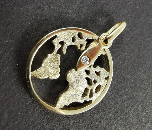 VIVA Anhänger Gelbgold 9 kt - World Map - 1,63 gr. - mit Brillant 0,01 ct w/si